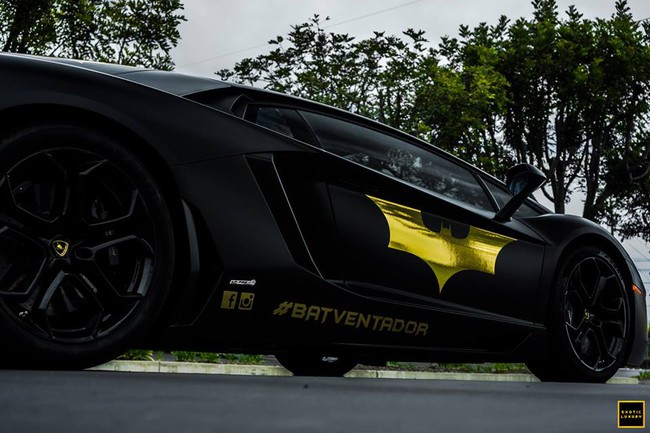 Tóc vàng "chơi trội" với Lamborghini Aventador phong cách Người dơi 17