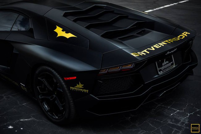 Tóc vàng "chơi trội" với Lamborghini Aventador phong cách Người dơi 21