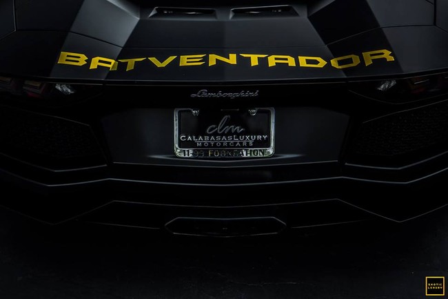 Tóc vàng "chơi trội" với Lamborghini Aventador phong cách Người dơi 22