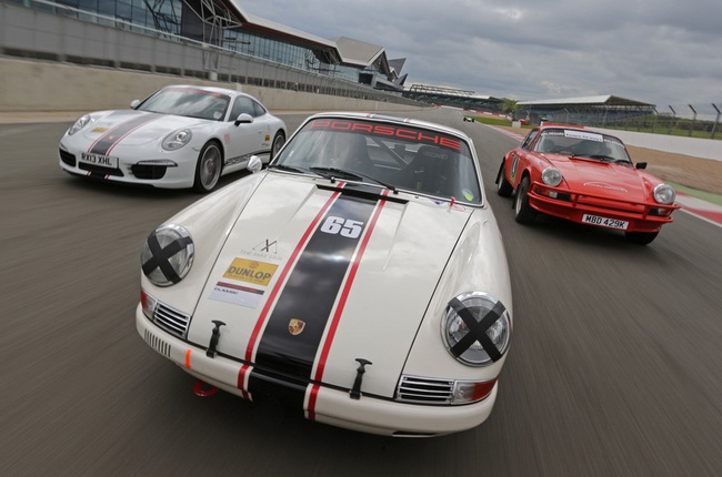 Cuộc diễu hành lịch sử của Porsche 911 2