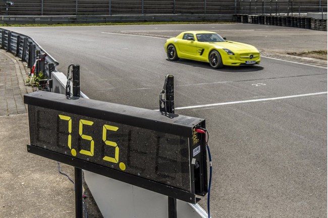 Mercedes-Benz SLS AMG Electric Drive lập kỷ lục tại Nurburgring 4