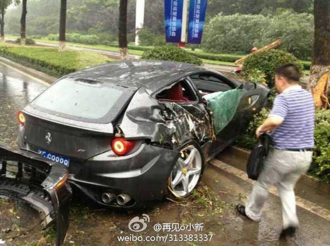 Thêm một siêu xe gặp nạn tại Trung Quốc 3