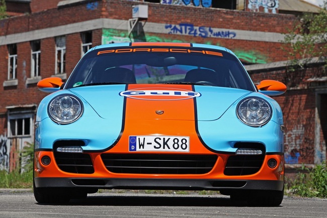 Một chiếc Porsche 911 Turbo màu mè và mạnh mẽ hơn 1