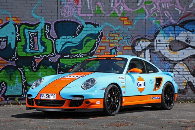 Một chiếc Porsche 911 Turbo màu mè và mạnh mẽ hơn 3