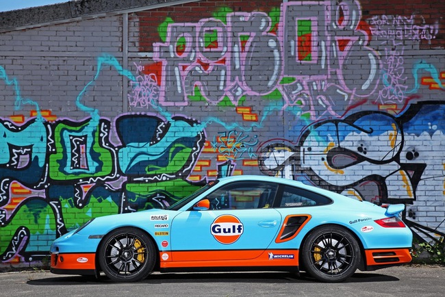 Một chiếc Porsche 911 Turbo màu mè và mạnh mẽ hơn 4