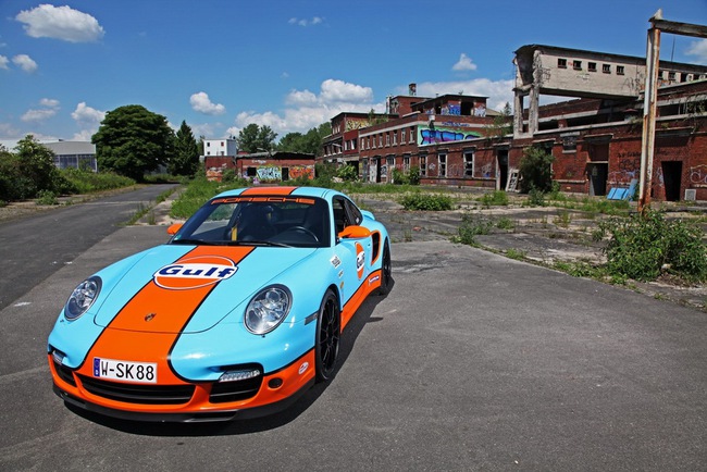 Một chiếc Porsche 911 Turbo màu mè và mạnh mẽ hơn 9