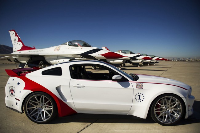Ford Mustang GT độc tôn vinh đội bay nhanh nhất thế giới 1
