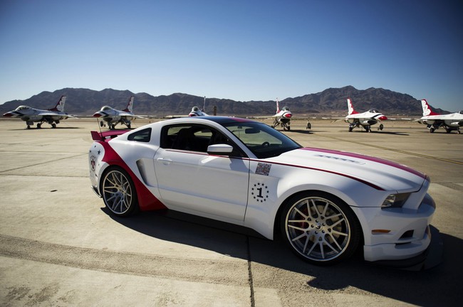 Ford Mustang GT độc tôn vinh đội bay nhanh nhất thế giới 3