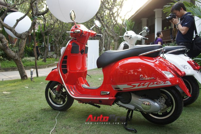 Ngô Thanh Vân và Johnny Trí Nguyễn ra mắt bộ đôi Vespa Primavera và GTS Super 19