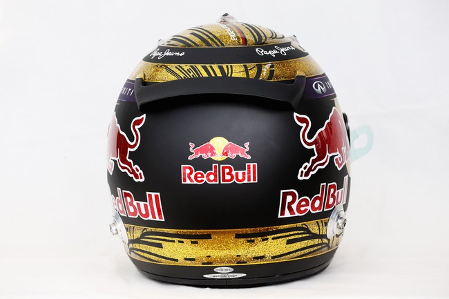 Mũ bảo hiểm vàng của Vettel lập kỷ lục đấu giá 4 Mũ bảo hiểm vàng của Vettel lập kỷ lục đấu giá 4
