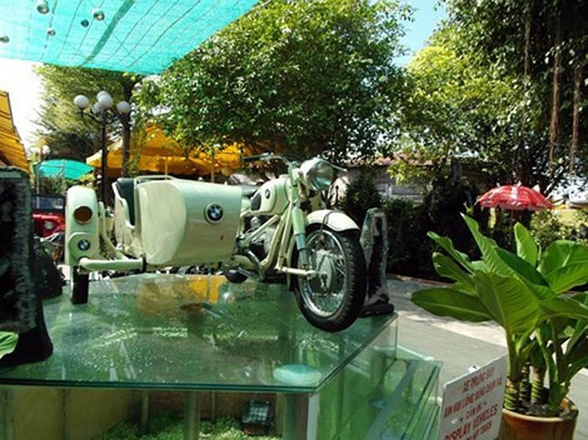 Nữ đại gia đam mê xế cổ 4