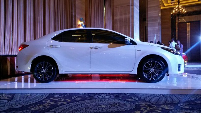 Đánh giá ban đầu về 2015 Toyota Corolla Altis    2