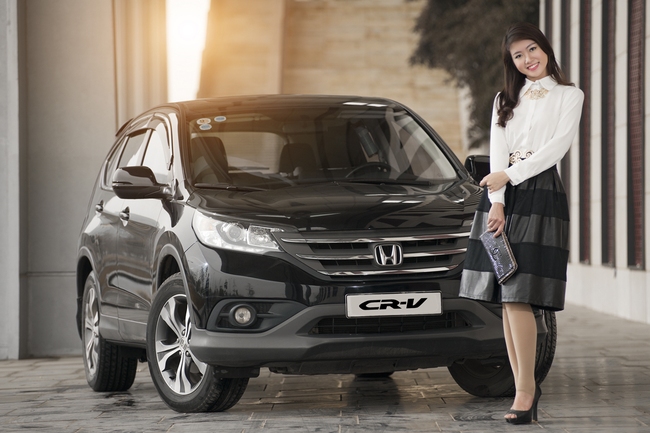 Mẫu Việt khoe dáng nuột bên Honda CR-V 5