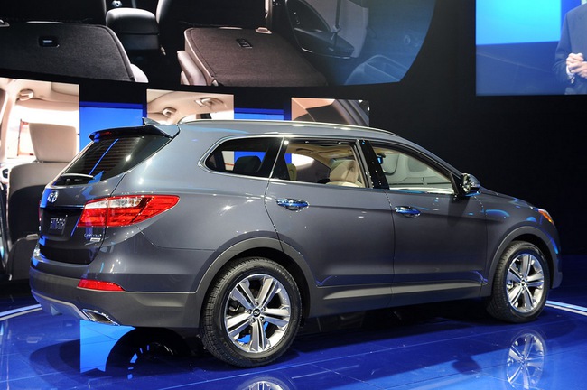 Hyundai ch&iacute;nh thức giới thiệu Santa Fe 2013 16