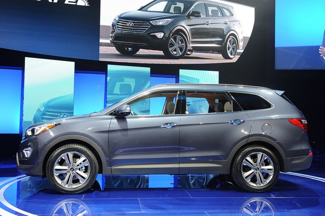 Hyundai ch&iacute;nh thức giới thiệu Santa Fe 2013 20