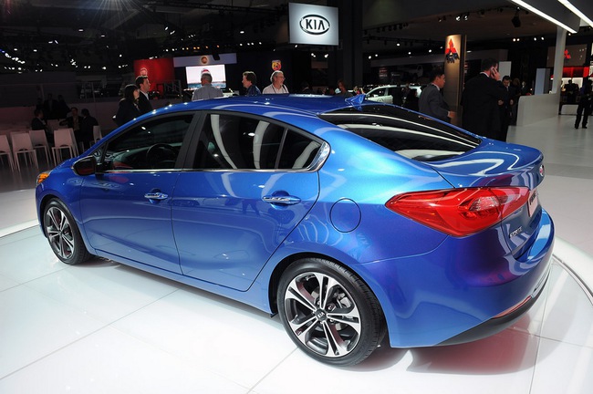 Kia ​​Forte Sedan ch&iacute;nh thức ra mắt tại Los Angeles 2