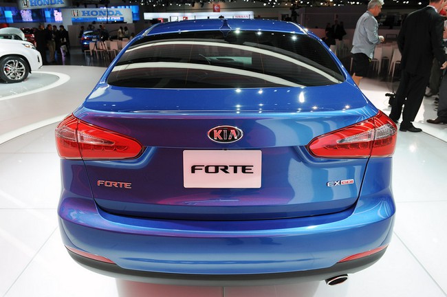 Kia ​​Forte Sedan ch&iacute;nh thức ra mắt tại Los Angeles 8