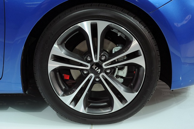 Kia ​​Forte Sedan ch&iacute;nh thức ra mắt tại Los Angeles 11