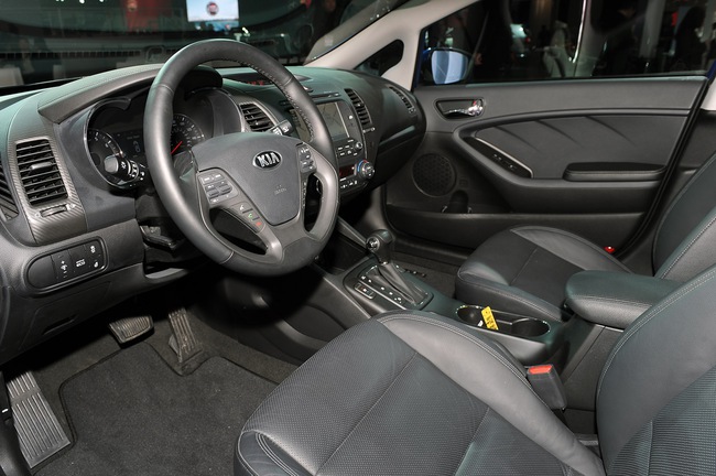 Kia ​​Forte Sedan ch&iacute;nh thức ra mắt tại Los Angeles 13