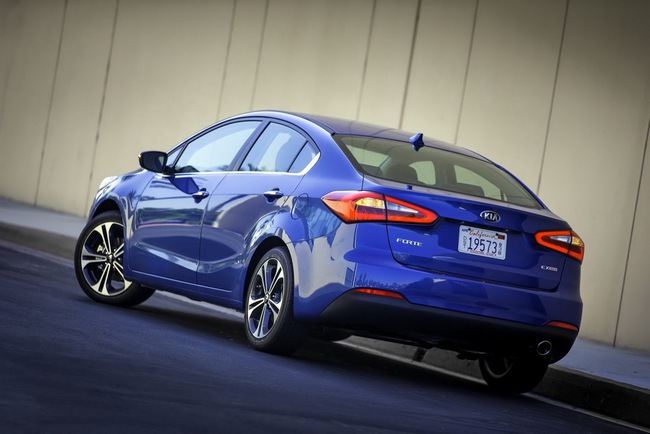 Kia ​​Forte Sedan ch&iacute;nh thức ra mắt tại Los Angeles 19