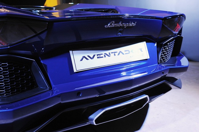 Aventador LP700-4 Roadster lần đầu ra mắt công chúng 16
