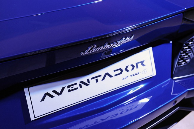 Aventador LP700-4 Roadster lần đầu ra mắt công chúng 17