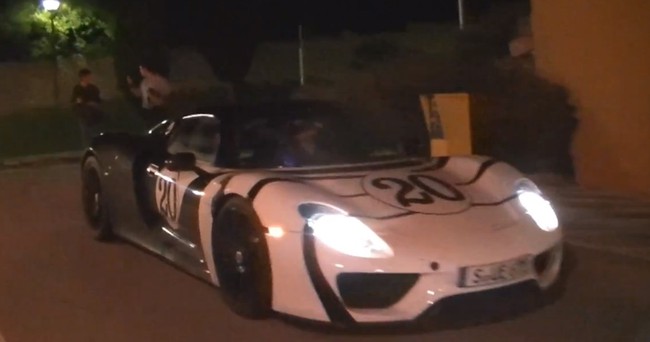 Video: Ba chiếc Porsche 918 Spyder c&ugrave;ng về một "chuồng" 1