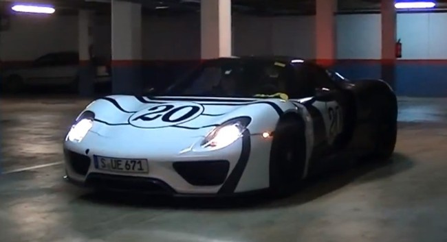 Video: Ba chiếc Porsche 918 Spyder c&ugrave;ng về một "chuồng" 3