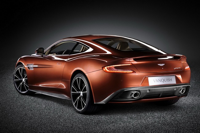 Video: Chuyến du ngoạn tuyệt vời của Aston Martin Vanquish 3