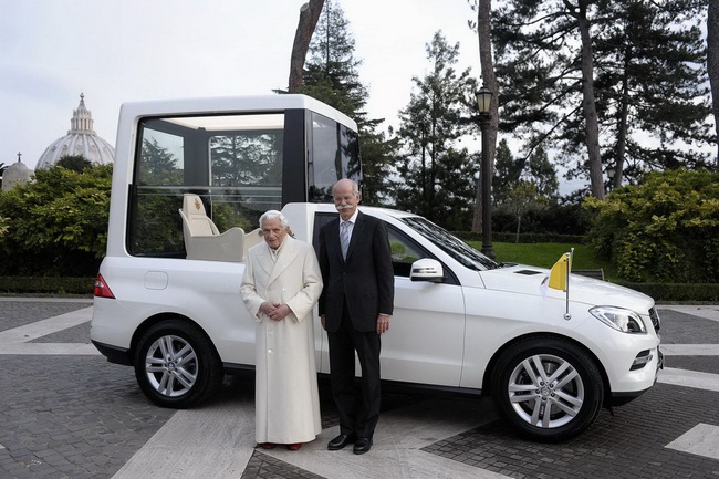Mercedes-Benz trao tặng M-Class “thửa riêng” cho Giáo hoàng Benedict XVI 3