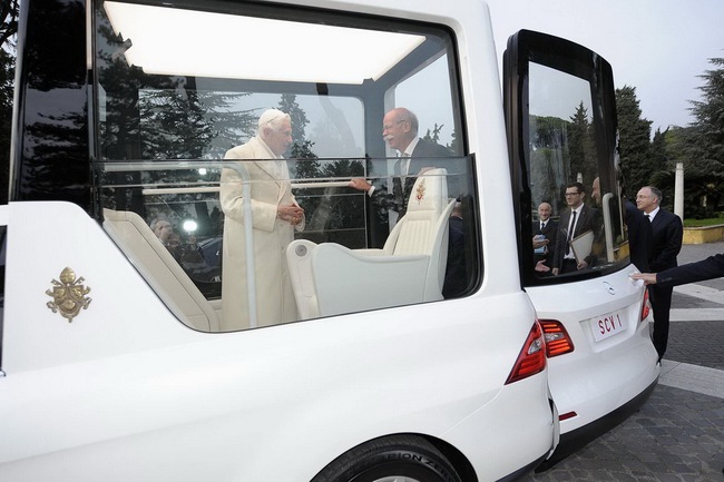 Mercedes-Benz trao tặng M-Class “thửa riêng” cho Giáo hoàng Benedict XVI 4