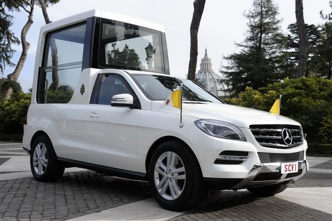 Mercedes-Benz trao tặng M-Class “thửa riêng” cho Giáo hoàng Benedict XVI 5
