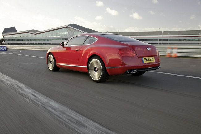 Bentley Continental GT V8 được chọn l&agrave; xe của năm tại Trung Đ&ocirc;ng 2