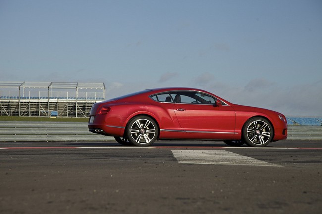 Bentley Continental GT V8 được chọn l&agrave; xe của năm tại Trung Đ&ocirc;ng 3