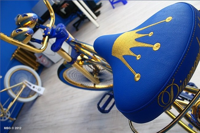 Xe đạp Nga dát vàng theo phong cách cung điện Mùa Đông 6