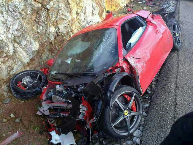 Ferrari 458 Spider nát bét tại Mallorca 2 Ferrari 458 Spider nát bét tại Mallorca 2