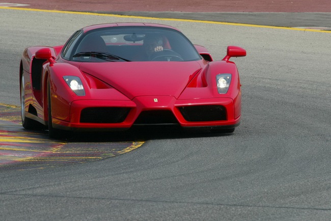 Chào bán Ferrari Enzo “hàng nhái” với giá siêu rẻ 20