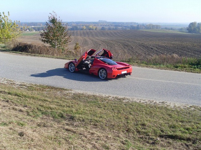 Chào bán Ferrari Enzo “hàng nhái” với giá siêu rẻ 4