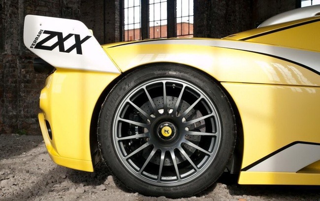 Video: Tiếng gầm trầm hùng của Ferrari Enzo ZXX "tắm hồ" 4