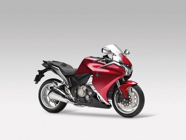 Honda VFR1200F 2013: Đẹp hơn, tốt hơn và nhanh hơn 7