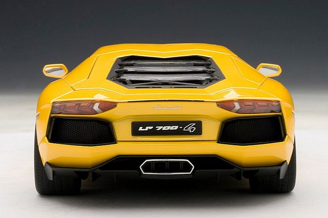 Sở hữu Lamborghini Aventador với gi&aacute; hơn... 4 triệu đồng 2