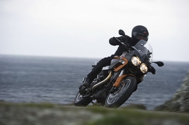 Moto Guzzi Stelvio 1200 ABS – Xa hơn, an toàn hơn 9