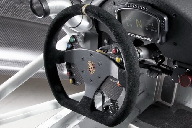 Video: Chi tiết xe đua Porsche 911 GT3 Cup 2013 8