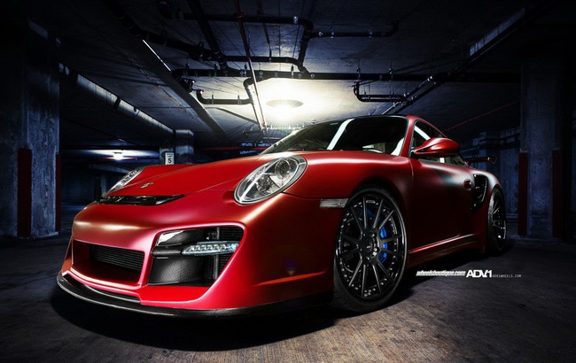 Porsche 911 Turbo: Sự hòa quyện đỏ-đen 1