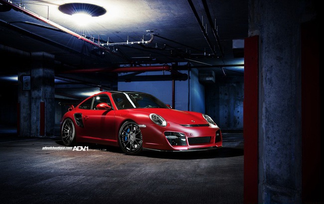 Porsche 911 Turbo: Sự hòa quyện đỏ-đen 3