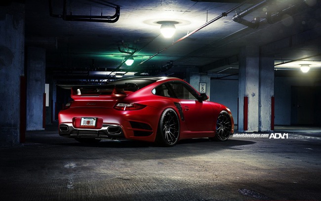 Porsche 911 Turbo: Sự hòa quyện đỏ-đen 4