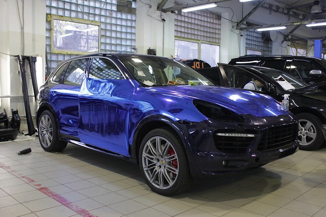 Porsche Cayenne "làm hàng" bằng crom xanh dương 10