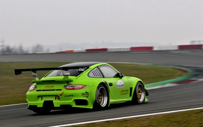 Sportec biến Porsche 911 GT2 RS thành “Người khổng lồ xanh” 13