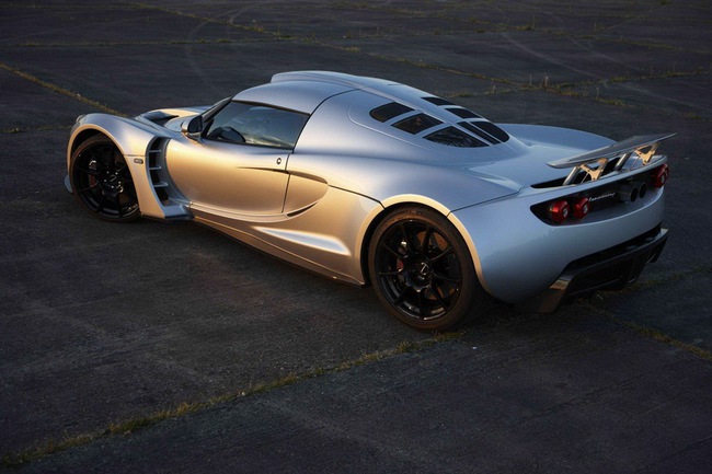 Video: Tên lửa bánh lốp Venom GT 7