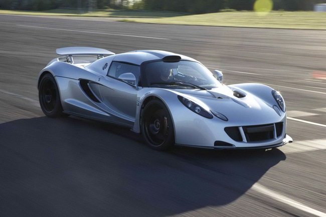 Video: Tên lửa bánh lốp Venom GT 8